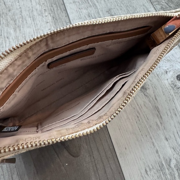 Michael Kors Wristlet White with Gold Hardware Purse Bag - Picture 6 of 7